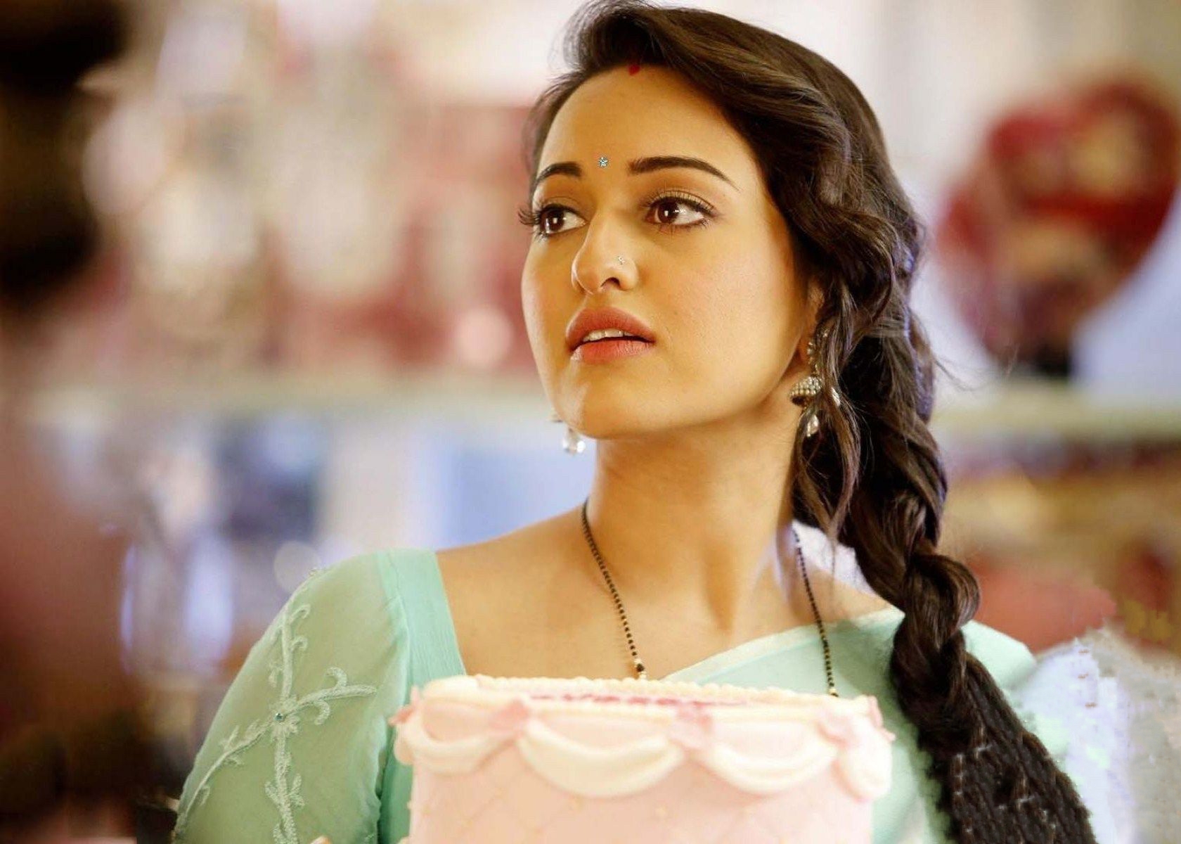 Sonakshi Sinha HD UHD High Re-Solution Photo