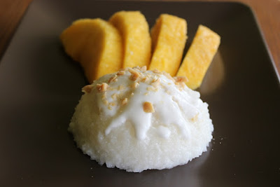 Orez lipicios cu mango sticky rice