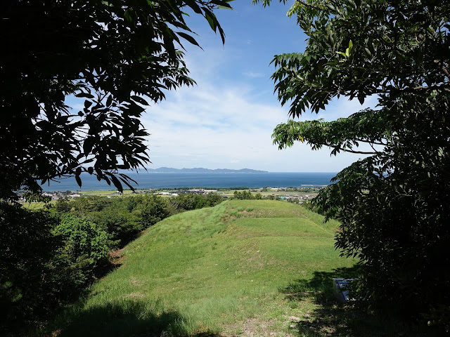 むきばんだ史跡公園の首長の墓