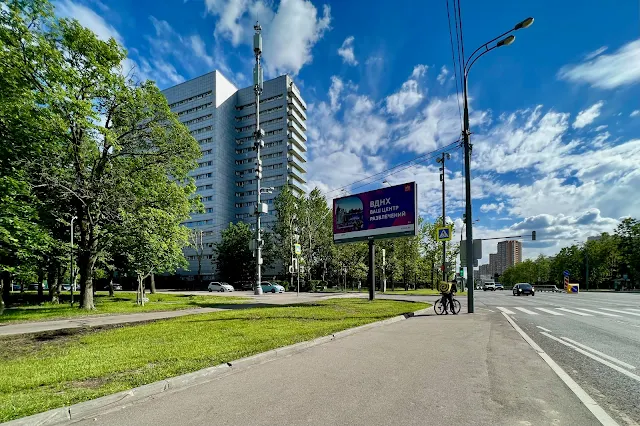 улица Генерала Антонова, Профсоюзная улица, студенческий городок «Металлург» (общежития МИСиС)