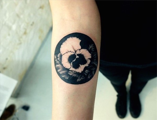 preto_e_branco_a_flor_de_tatuagem