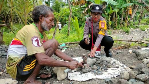 Bhabinkamtibmas Polres Yapen Laksanakan Program Peka