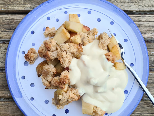 Rezept: Schwedischer Apfelauflauf mit Haferflocken. Typisch schwedisch und schnell zubereitet schmeckt der Apfel-Auflauf nach schwedischem Rezept besonders gut, wenn er warm aus dem Backofen kommt.