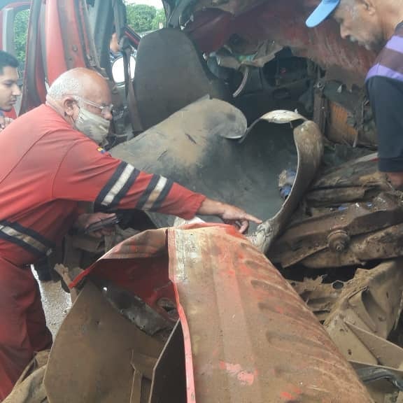 Camioneta explotó en mil pedazos mientras cargaba gas en Guárico