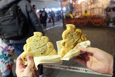Poop Cake at Insadong - a must try when you visit Seoul