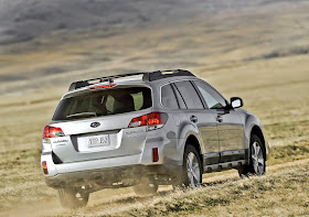 Rear 3/4 view of 2014 Subaru Outback