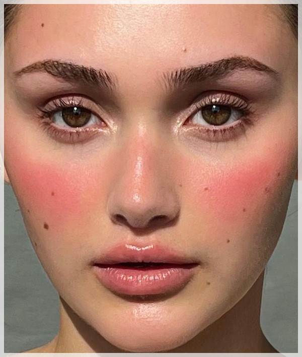 Trend make up 2023 more blush on