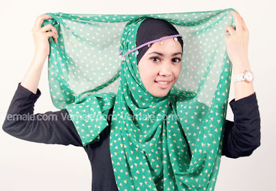 Cara Menggunakan Hijab Pashmina Chiffon Motif Headband