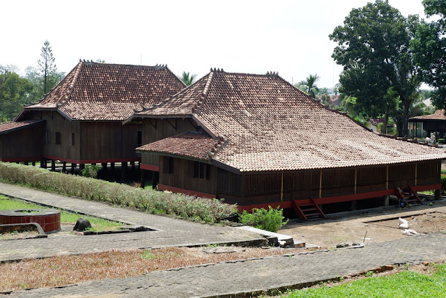 rumah limas di museum balaputra dewa