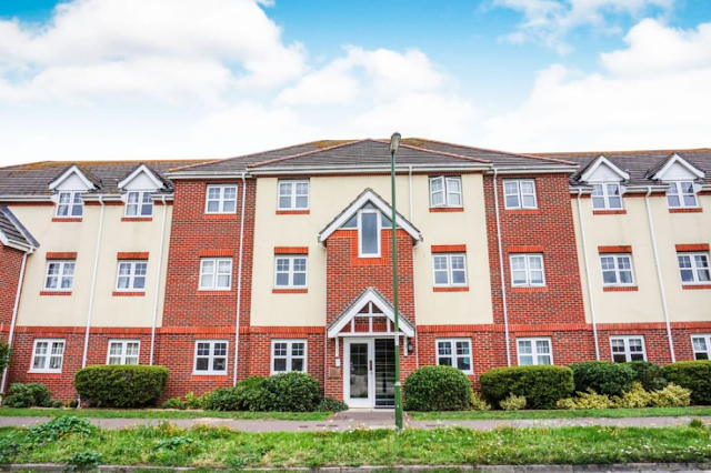 2 bedroom flat, Bewick Gardens, Chichester