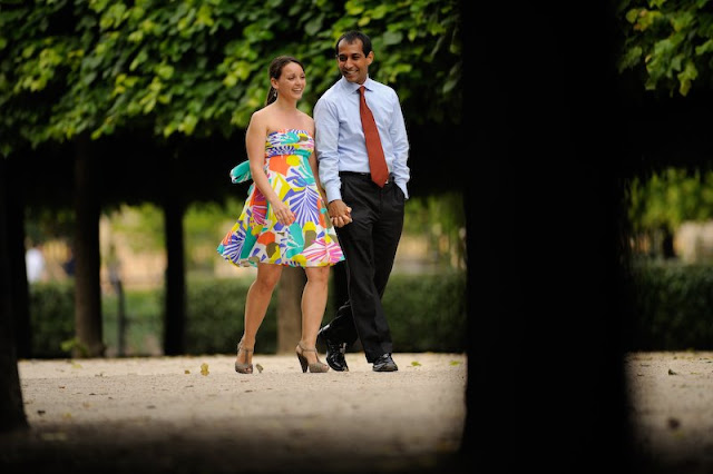 Engagement photos in Paris, Paparazzi style, wedding idea, wedding photography