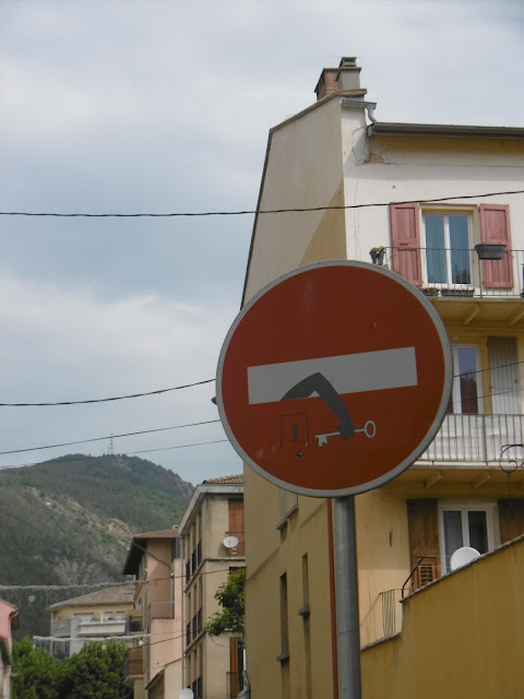A Digne, face à la poste, malooka