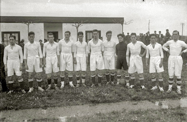 📸REAL MADRID F. C. 📆9 abril 1922 ➡️De Miguel, Escobal, Muñagorri, Manzanedo, Del Campo, Monjardín, Bernabéu, Martínez Collar, Sicilia, Mejía y Paco González. REAL UNIÓN CLUB DE IRÚN 4 🆚 REAL MADRID F. C. 1 Resultado eliminatoria en el desempate: REAL UNIÓN DE IRÚN 4 🆚 REAL MADRID F. C. 0 (1-2) (4-1) Domingo 09/04/1922, 16:00 horas. Copa del Rey, semifinal, partido de vuelta. Irún, Guipúzcoa, campo de Amute. GOLES: ⚽1-0: 4’, Zabala. ⚽2-0: 11’, Zabala. ⚽3-0: 15’, Azurza. ⚽4-0: 24’, Acosta. ⚽4-1: 35’, Paco.