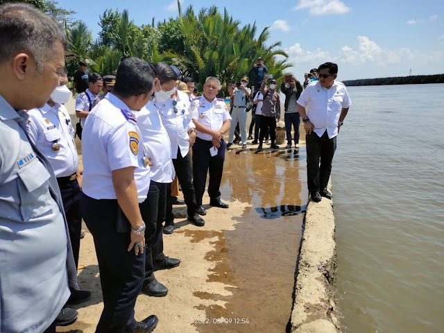 Pj Bupati Mesuji Dampingi Dirjen Perhubungan Darat Kementerian Perhubungan Kunjungi Calon Dermaga Tahan Merah di Desa Sidang Muara Jaya