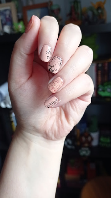 https://www.laslocurasdeahyde.com/2023/01/nail-art-nude.html