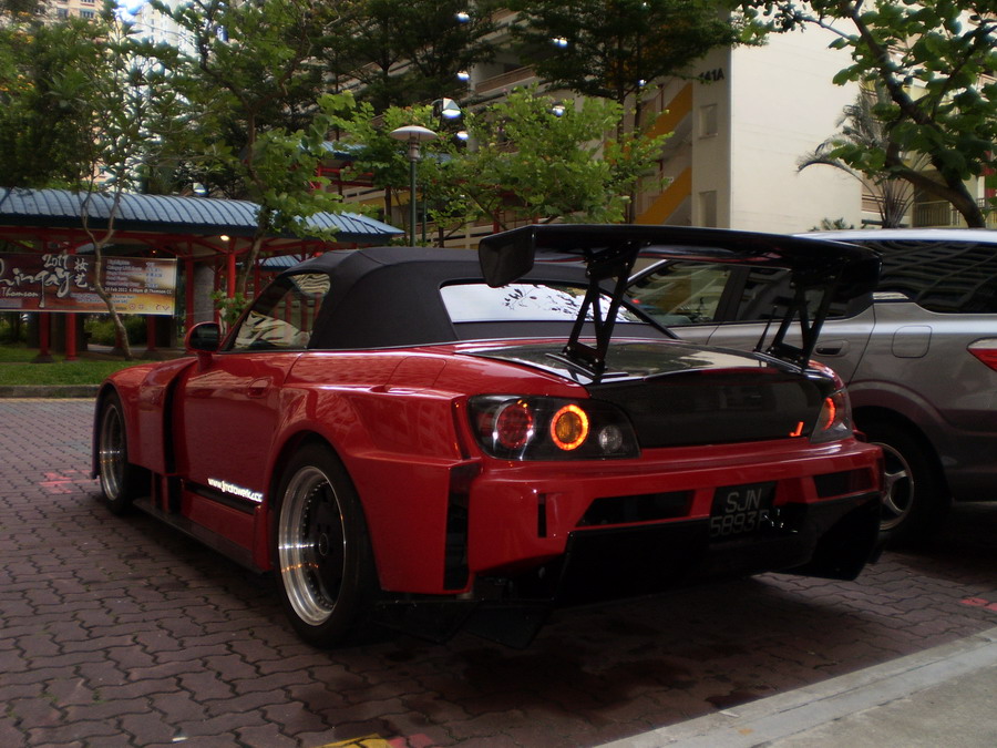 Here is a Japanese FR sport car manufactured by Honda called S2000 