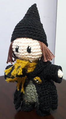 Amigurumi Bruxa Lufa-lufa Hufflepuff Witch Hogwarts Harry Potter Crochê