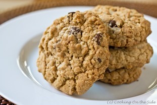 Chocolate-Chip-Oatmeal-Cookies-stack-580