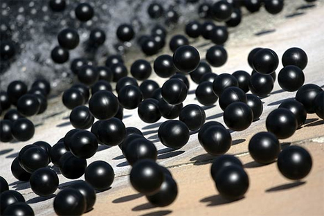 400,000 Bouncy Black Balls to Save Los Angeles From Cancer Water