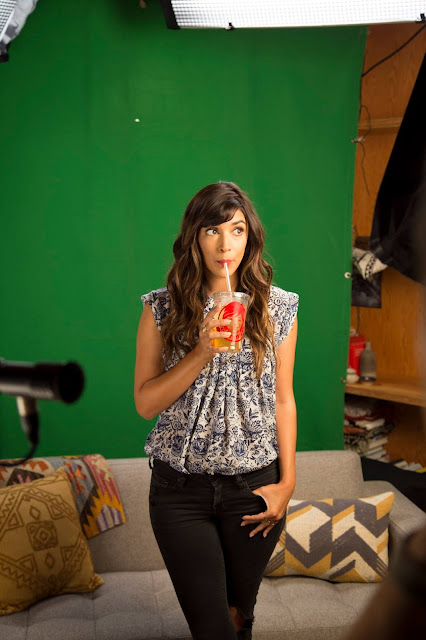 Hannah Simone Profile Pics Dp Images