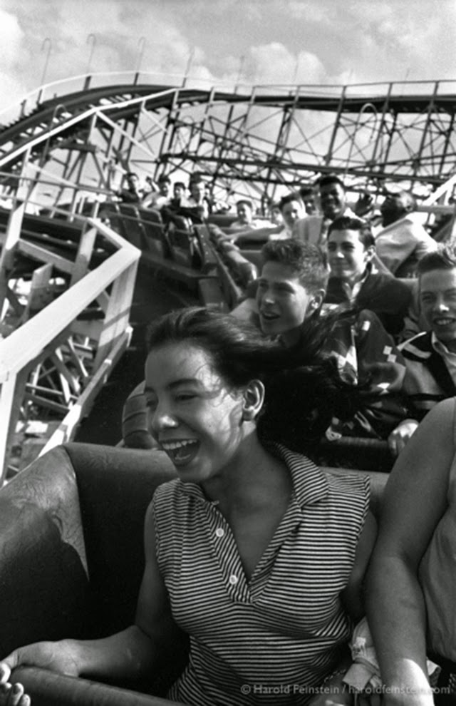 35 Stunning Photographs of Daily Life in Coney Island from 