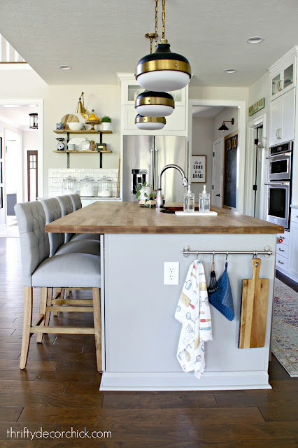 Gray island white cabinets 