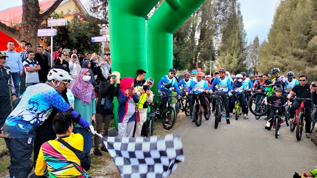 Peserta Gowes Salingka Danau Resmi Dilepas Bupati Solok