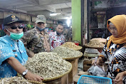 Sidak Sekda Karawang Ke Pasar Pemda Cikampek Satu