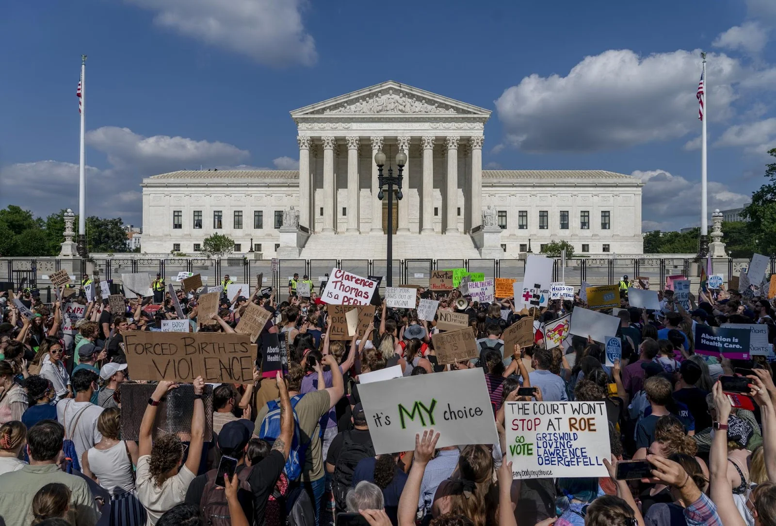 Pro Roe protestors outside the Supreme Court Building