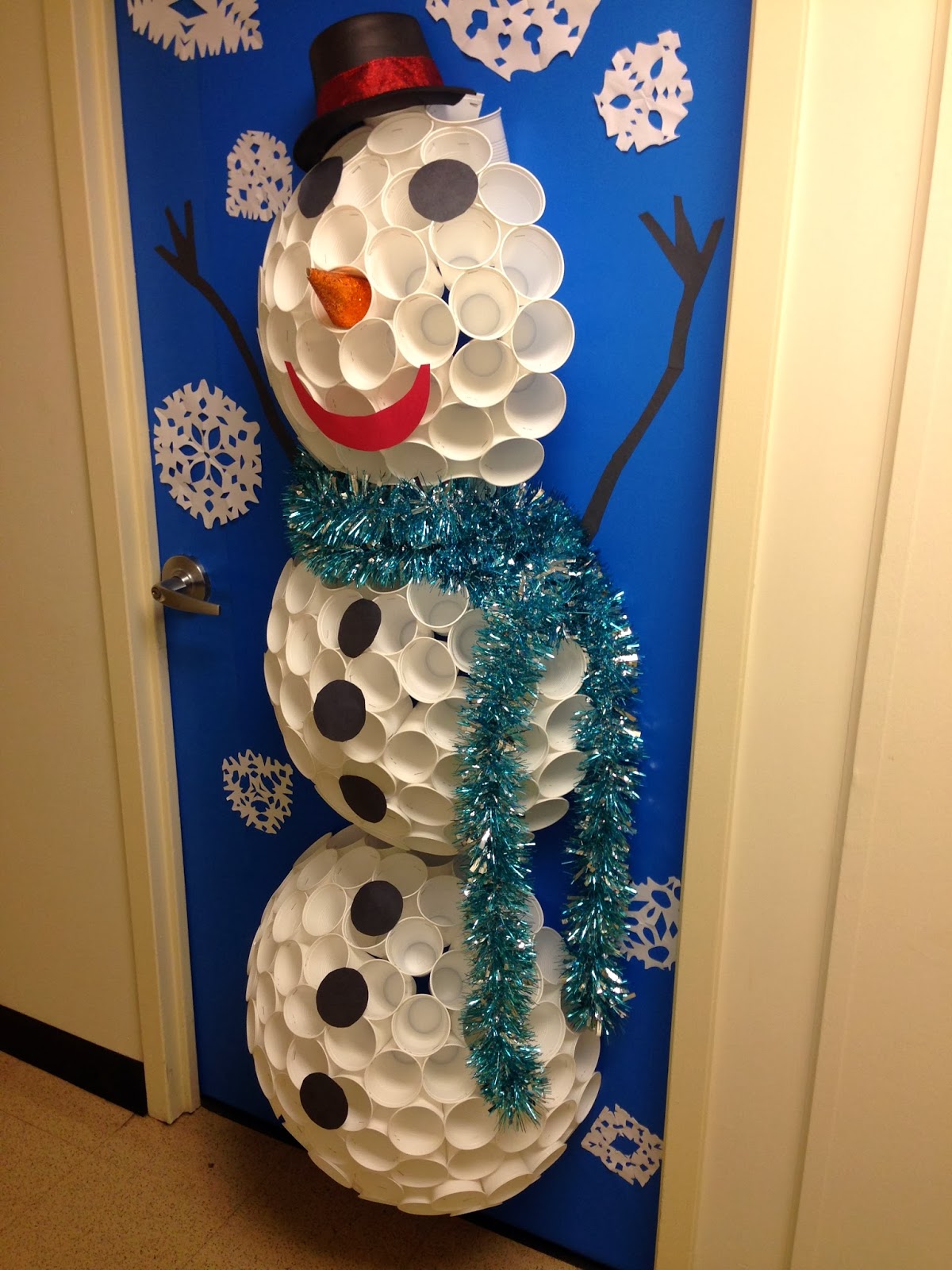 xmas door decorating contest