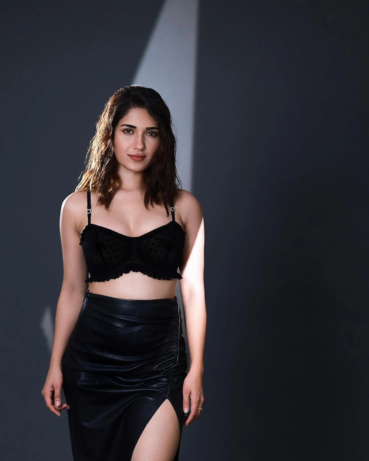 ruhani sharma black bra skirt hot actress