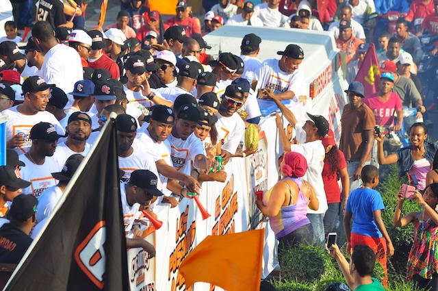 FOTOS – Gigantes celebran multitudinaria caravana en SFM