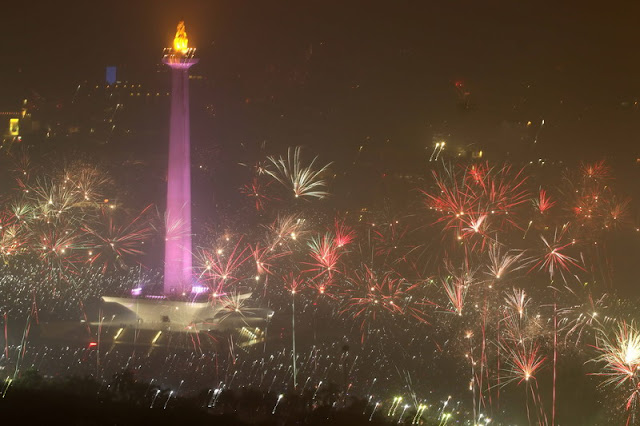 Dibuka Perdana, Kawasan Wisata Malam Monas Rusuh