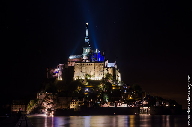 visita Mont Saint-Michel noche viaje Normandia Francia 