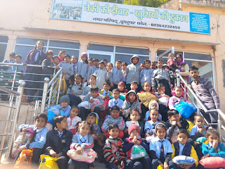 Charity done by small children by the noble school