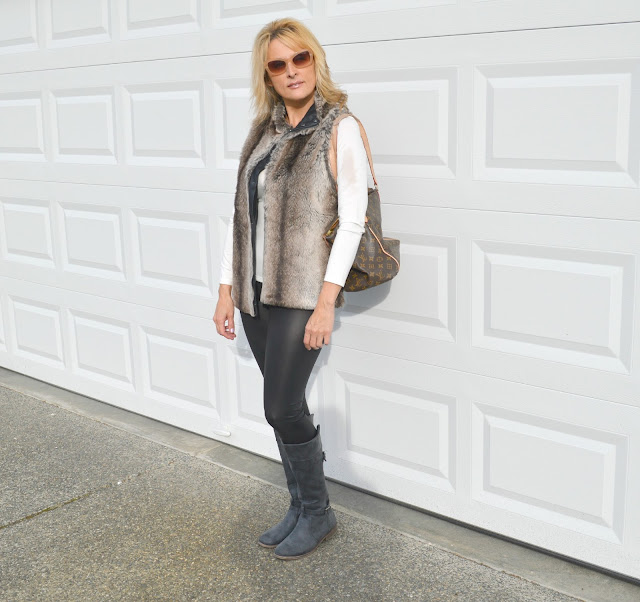 faux fur, fashion over forty, fiftyandfabulous, bremerton, leggings,