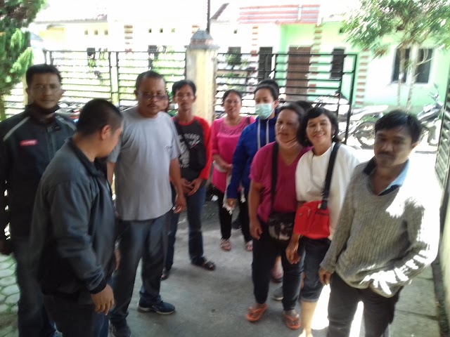 Warga Kampung Jawa,  Datangi Rumah Pimpinan Sari Asih Nusantara.