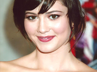 Mary Elizabeth Winstead arrives at Sky High premiere