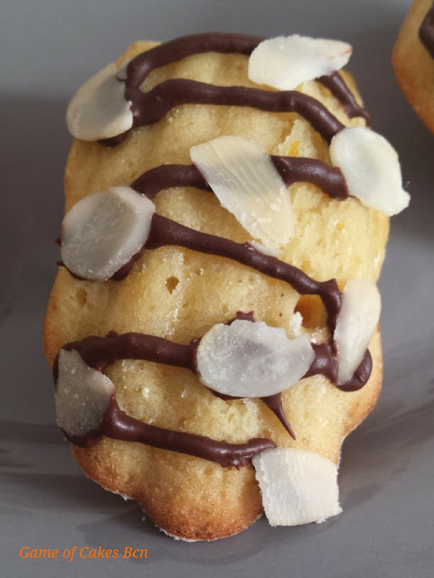 Madeleines veganas de almendra y naranja