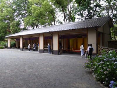 城北菖蒲園の展示棟（平鉢・盆養）