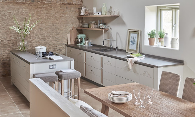 beautiful-bespoke-UK-kitchen-Neptune-shaker-cabinets-farmhouse-style