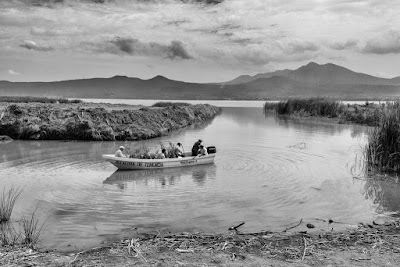 Rumbo a Pátzcuaro (Michoacán, México), by Guillermo Aldaya / AldayaPhoto