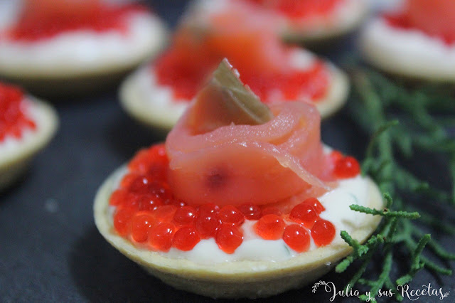 Mini tartaletas de queso crema y salmón. Julia y sus recetas