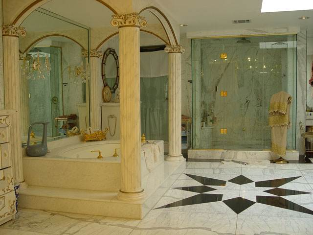 Shahrukh Khan Bungalow MANNAT bathroom