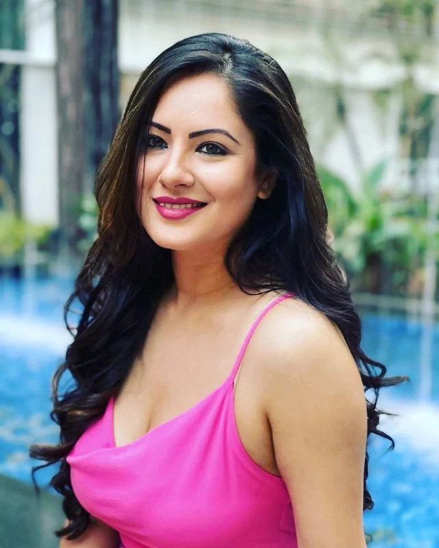 Pooja Banerjee Hot, Pooja Banerjee sexy, Pooja Banerjee Hot Big boobs and Cleavage, Pooja Banerjee hottest looks, Pooja Banerjee lovely looks, Pooja Banerjee Instagram