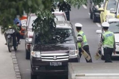 Foto Unik: Polisi Gagal Menangkap Pelanggar Lalu Lintas