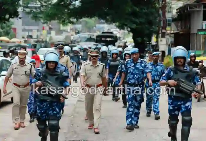 Route march, Rapid Action Force, Kumbla, Uppala, Kerala News, Kasaragod News, Kasaragod Police, Malayalam News, Rapid Action Force in Kasaragod, Route March Of Rapid Action Force Held At Kasaragod.