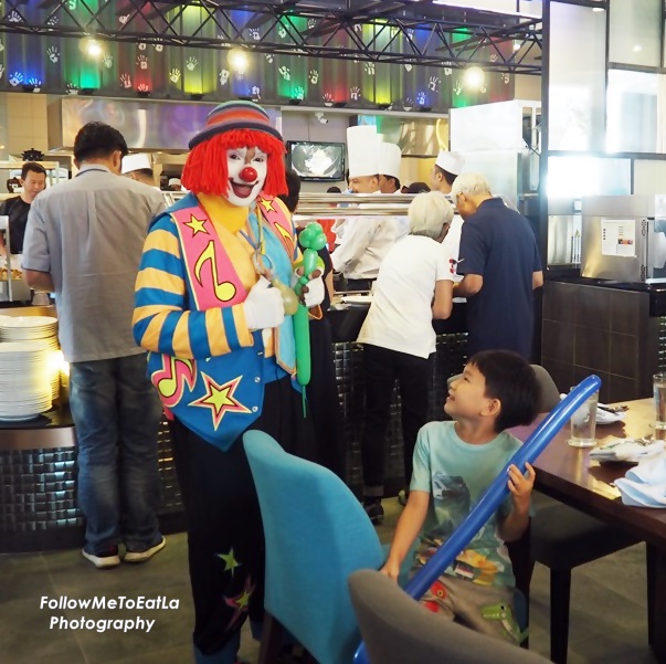  Young Ones Are Kept Entertainment With Clown