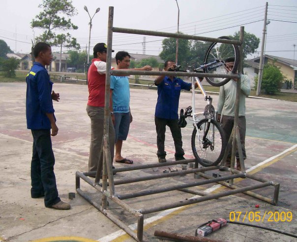 Petualangan Veri Cara Angkut Sepeda  Yang Banyak dan Aman