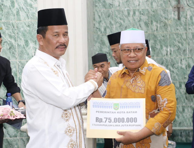 Safari Ramadan di Masjid Auliya Kaveling Pelangi Tanjung Sengkuang, Rudi Serahkan Bantuan Sebesar Rp 75 Juta